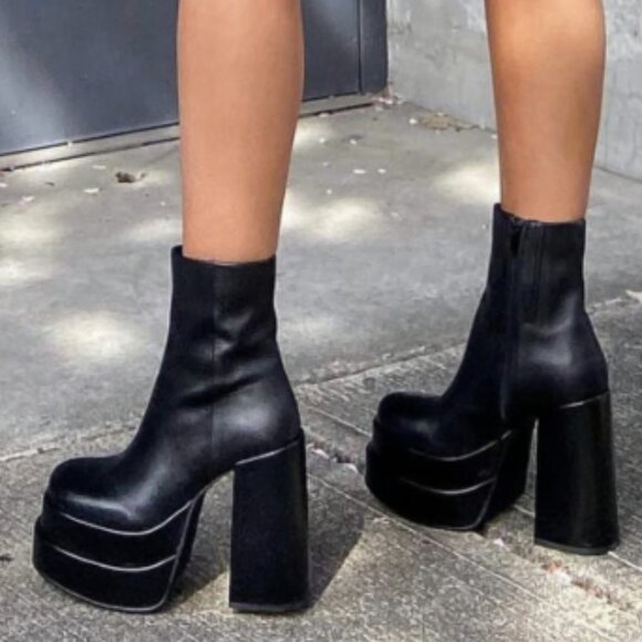 $299 TRENDING Steve Madden Cobra Double Platform Chunky Heel Ankle Bootie - Picture 5 of 10